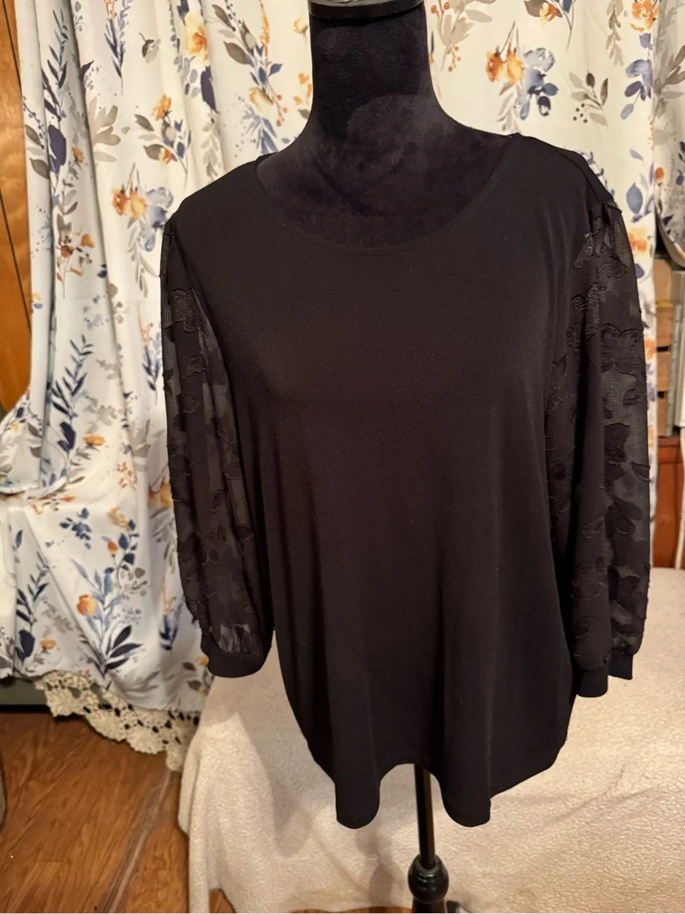 Women’s Black Puff-Sleeve Top Size XL B7 CeCe